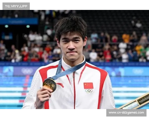 潘展乐400自决赛前程领先，后程明显掉速